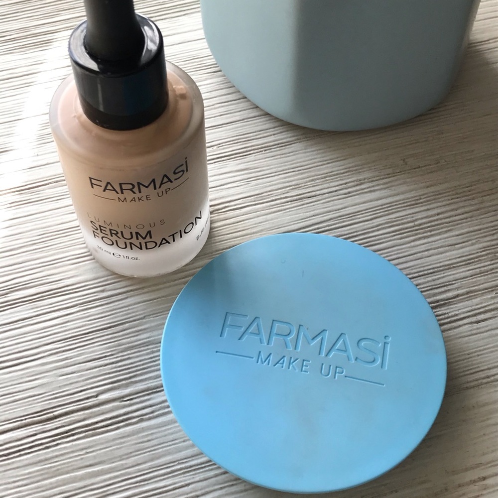 Farmasi makeup bundle foundation and powder